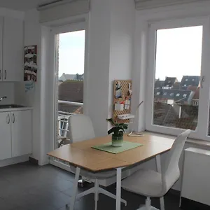 Studio-appartement In De Gezellige Winkelstraat Van Middelkerke-bad Middelkerke